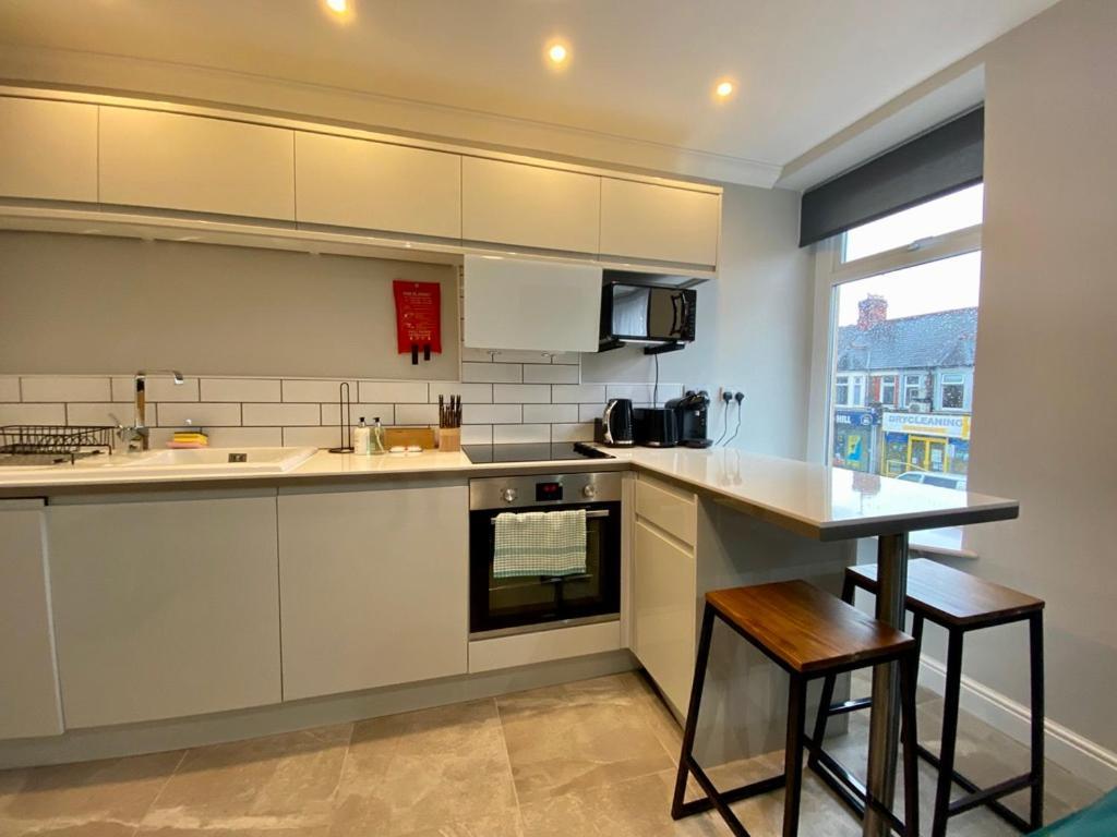 Stylish Modern Apartments Near Parks & Centre Cardiff Buitenkant foto